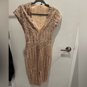 Can’t find name on dress. Never worn. Cream/gold color. Small/medium size